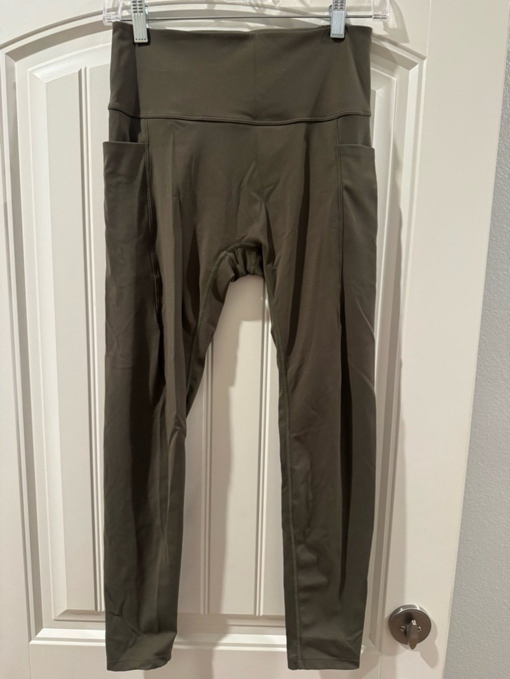 High-Waist Olive Green Leggings with Side Pockets USED ONCE